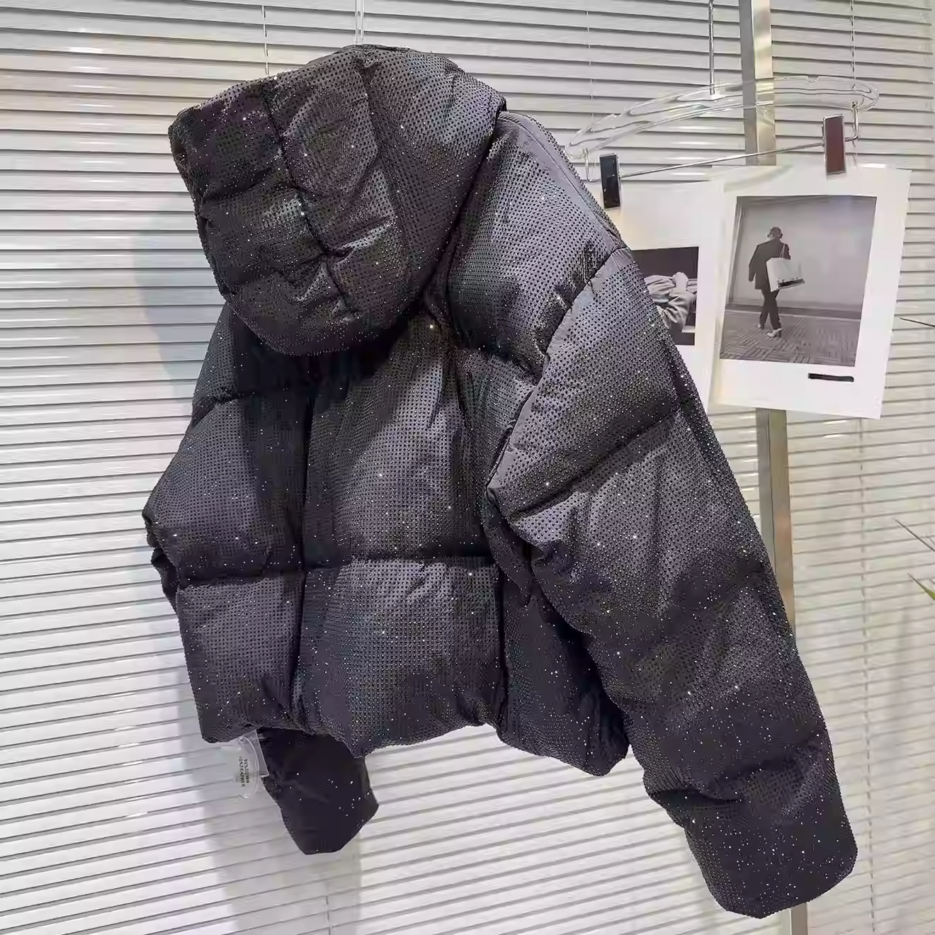 Chaqueta acolchada gruesa y pesada, abrigo con capucha de diamante completo, chaqueta cálida, nueva moda de invierno, abrigo negro elegante de manga larga de longitud media