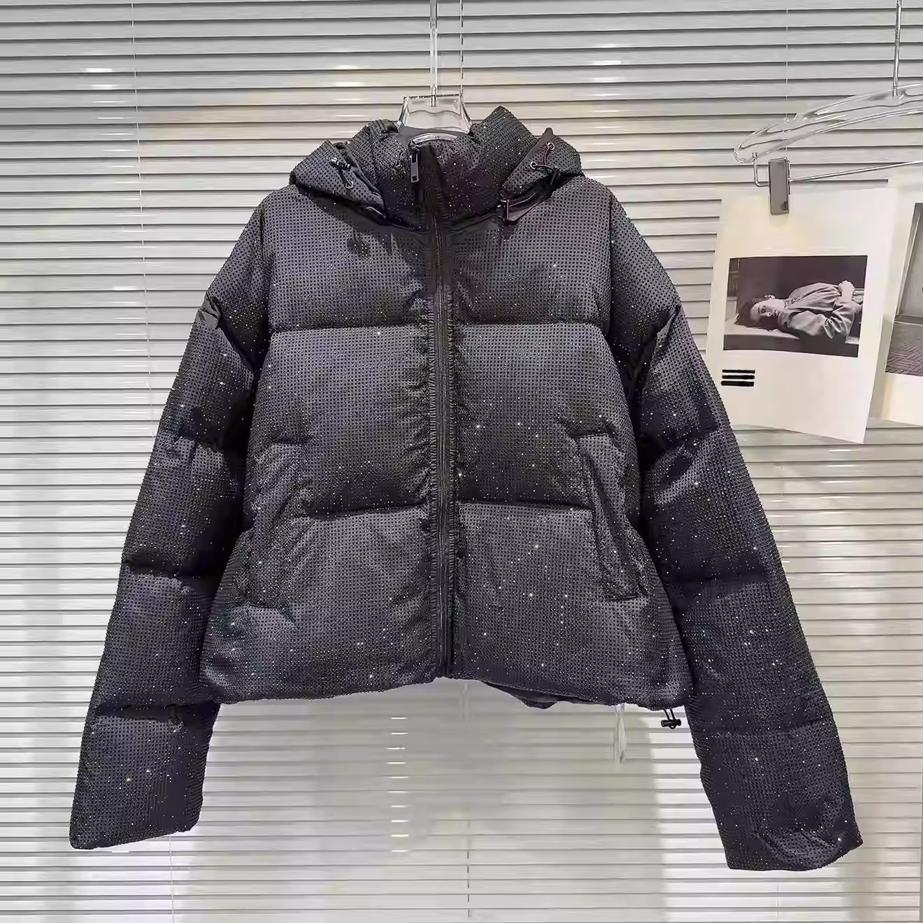 Chaqueta acolchada gruesa y pesada, abrigo con capucha de diamante completo, chaqueta cálida, nueva moda de invierno, abrigo negro elegante de manga larga de longitud media